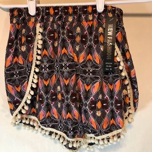 New Fashion NWT Geo print Tassel trim girls shorts M
